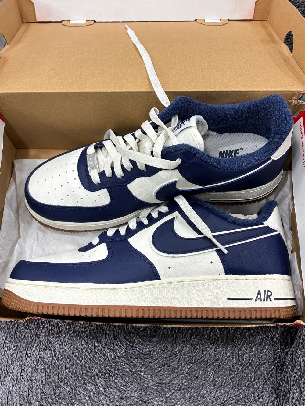Nike Air Force 1 ‘07 White Navy Gum Sole Women’s 10 / Men’s 8.5 - Picture 3 of 5